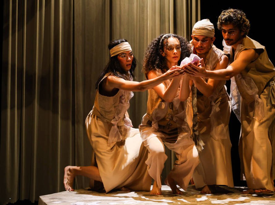 Experimento III do grupo N1 Amarelo, do segundo semestre de 2025, na SP Escola de Teatro. | Foto: Clara Silva.