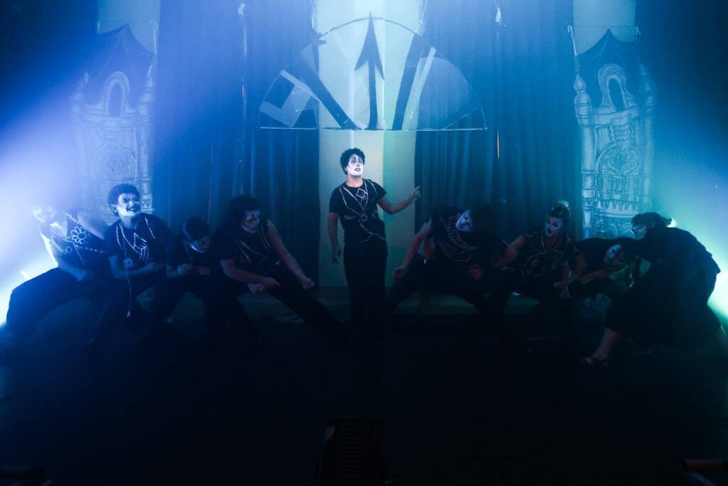 Experimento III do grupo N1 Vermelho, do segundo semestre de 2025, na SP Escola de Teatro. | Foto: Clara Silva.