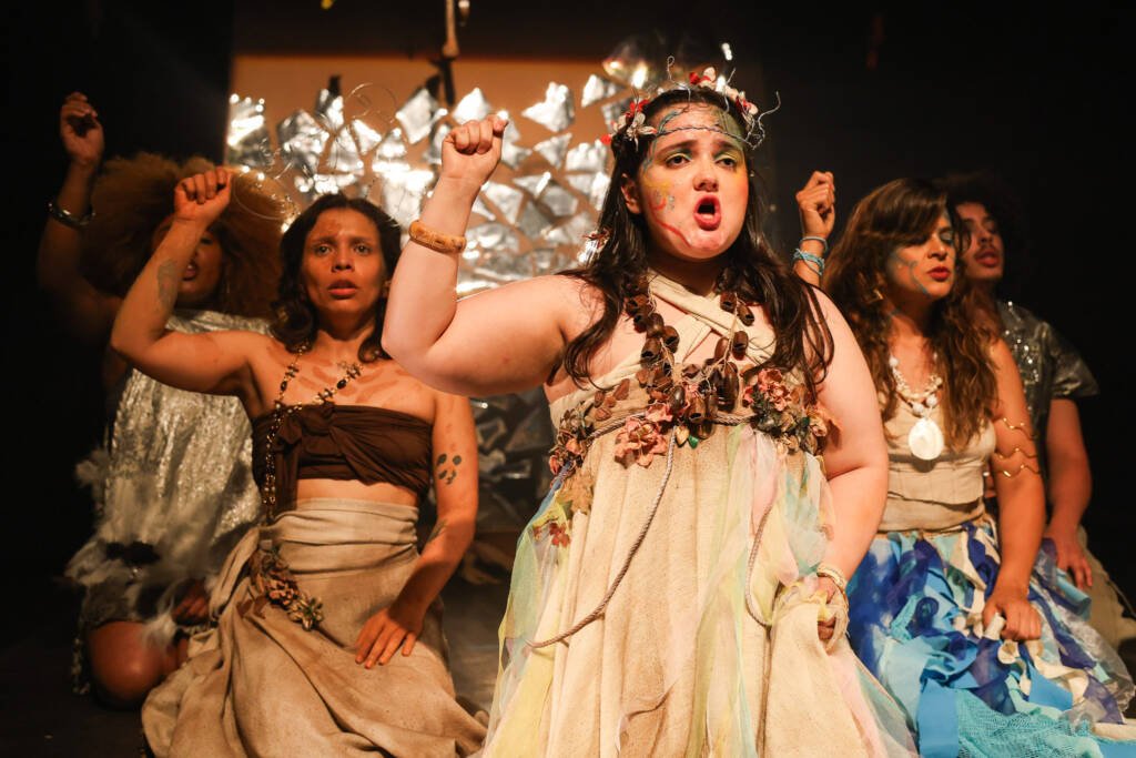 Experimento III do grupo N2 Amarelo, do segundo semestre de 2025, na SP Escola de Teatro. | Foto: Clara Silva.