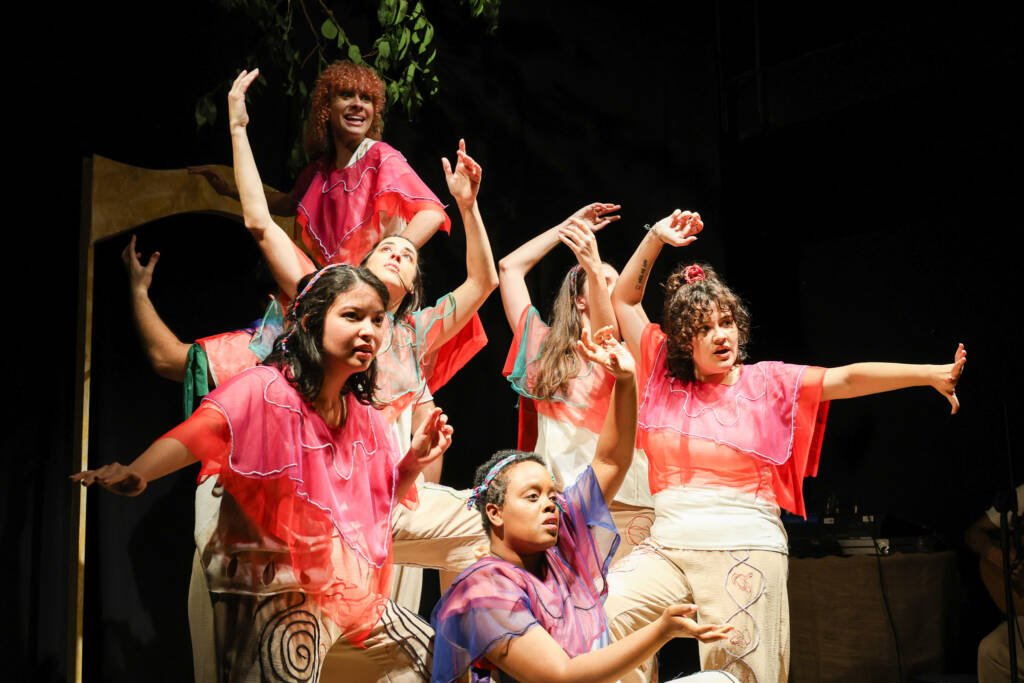 Experimento III do grupo N3 Amarelo, do segundo semestre de 2025, na SP Escola de Teatro. | Foto: Clara Silva.