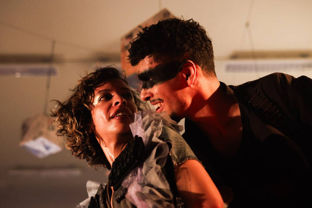 Experimento III do grupo N3 Vermelho, do segundo semestre de 2025, na SP Escola de Teatro. | Foto: Clara Silva.