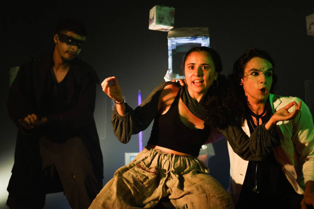 Experimento III do grupo N3 Vermelho, do segundo semestre de 2025, na SP Escola de Teatro. | Foto: Clara Silva.