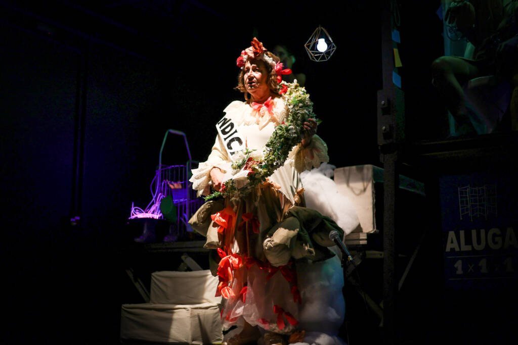 Experimento III do grupo N4 Amarelo, do segundo semestre de 2025, na SP Escola de Teatro. | Foto: Clara Silva.