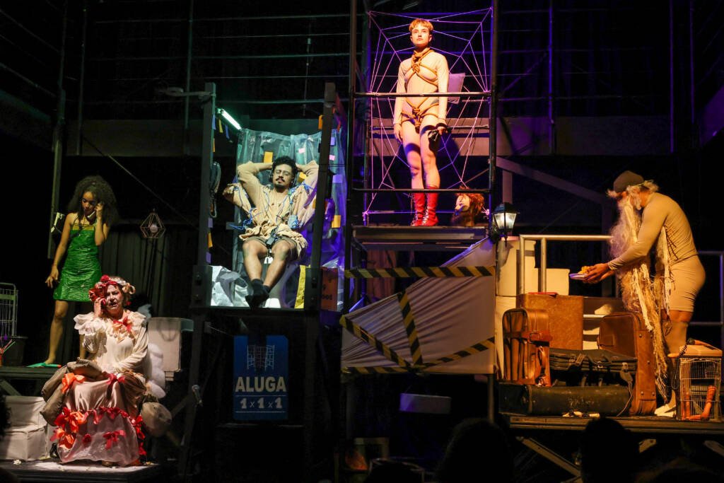 Experimento III do grupo N4 Amarelo, do segundo semestre de 2025, na SP Escola de Teatro. | Foto: Clara Silva.