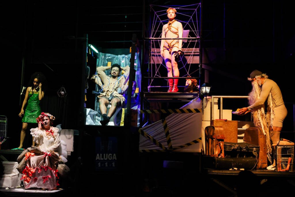 Experimento III do grupo N4 Amarelo, do segundo semestre de 2025, na SP Escola de Teatro. | Foto: Clara Silva.