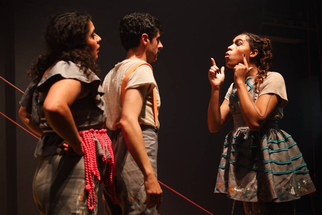 Experimento III do grupo N5 Amarelo, do segundo semestre de 2025, na SP Escola de Teatro. | Foto: Clara Silva.