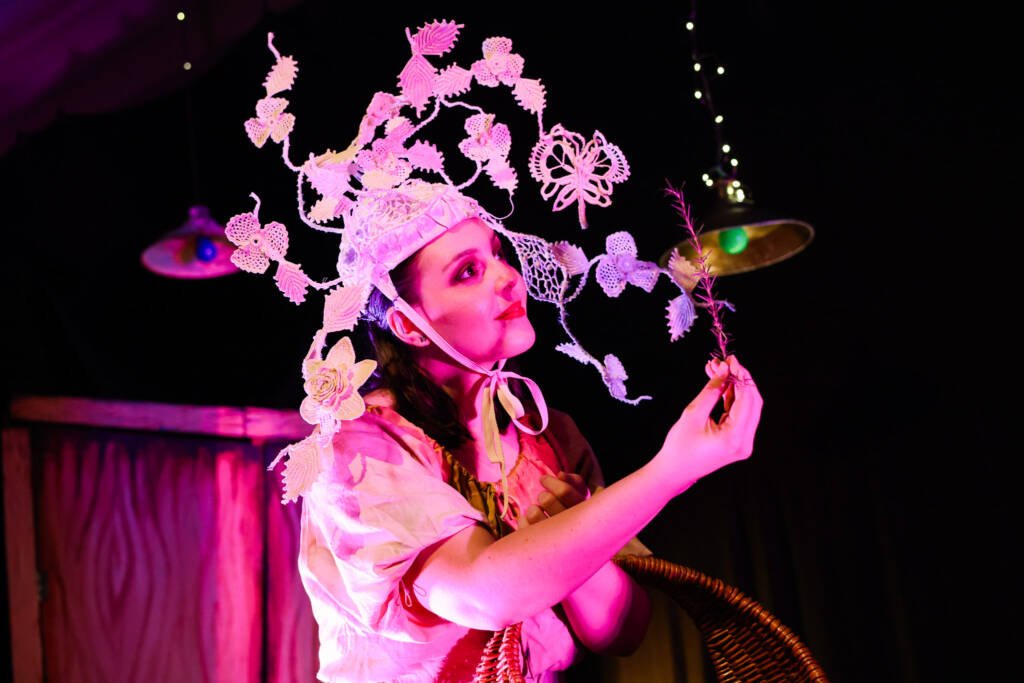 Experimento III do grupo N5 Vermelho, do segundo semestre de 2025, na SP Escola de Teatro. | Foto: Clara Silva.