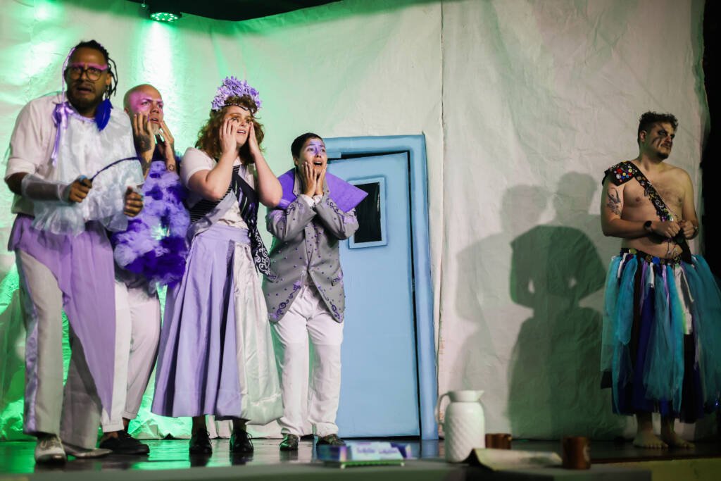 Experimento III do grupo N6 Vermelho, do segundo semestre de 2025, na SP Escola de Teatro. | Foto: Clara Silva.