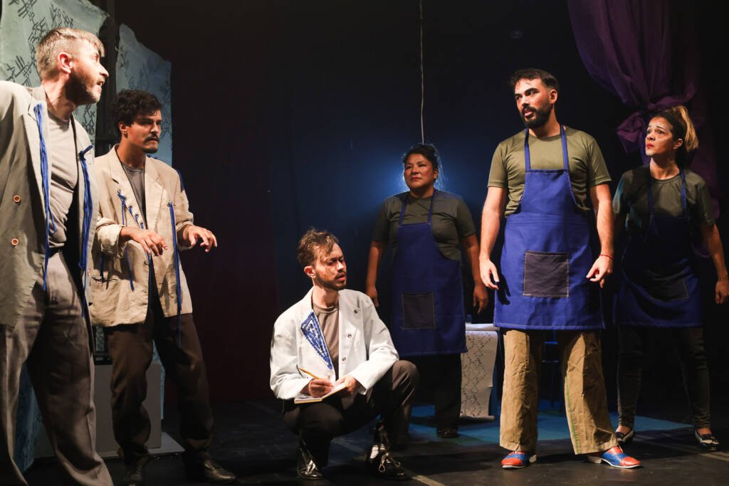 Experimento III do grupo N7 Amarelo, do segundo semestre de 2025, na SP Escola de Teatro. | Foto: Clara Silva.