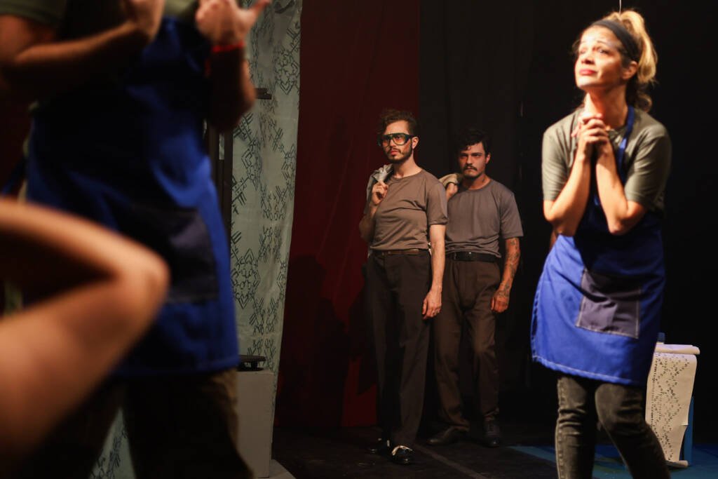 Experimento III do grupo N7 Amarelo, do segundo semestre de 2025, na SP Escola de Teatro. | Foto: Clara Silva.