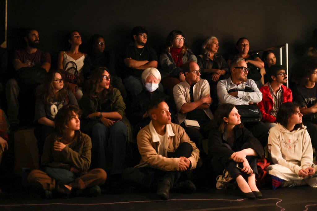 Plateia no Experimento III do segundo semestre de 2025, na SP Escola de Teatro. | Foto: Clara Silva.