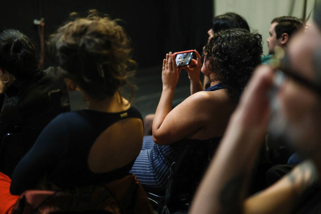 Aula do curso de extensão “Atuação indomável convocação da presença no audiovisual e no teatro” com Camilla Flores, na sede Roosevelt da SP Escola de Teatro. (23/01/2026) | Foto: Clara Silva.