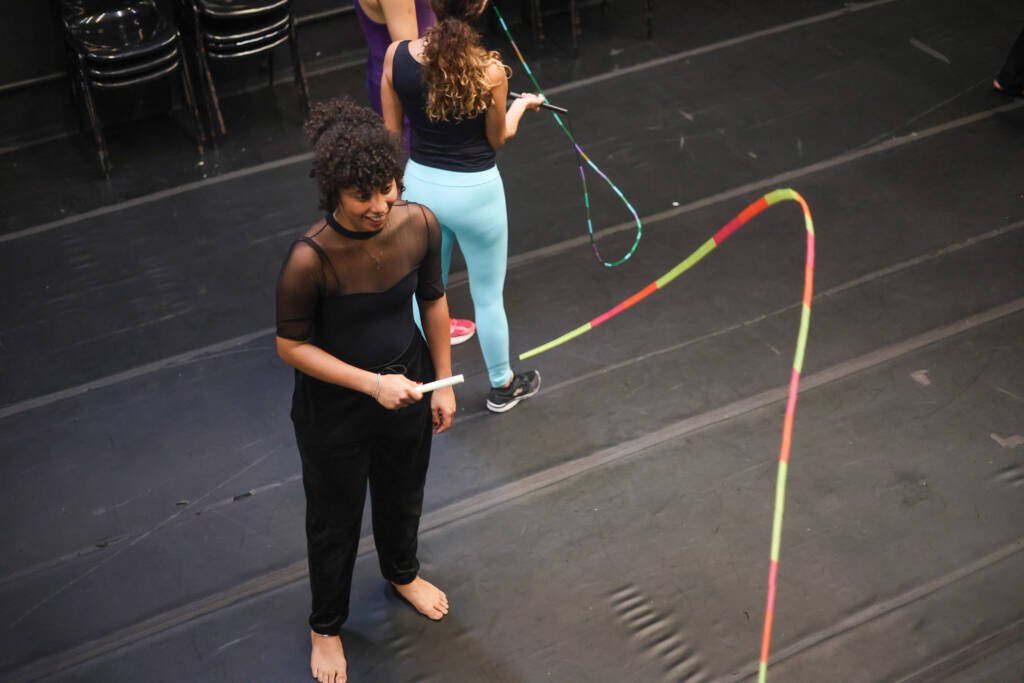 Oficina gratuita de Extensão Cultural de circo “Bases Acrobáticas Circenses” com Robinson Zizza de Camargo, na sede Roosevelt da SP Escola de Teatro. (03/02/2026) | Foto: Clara Silva.