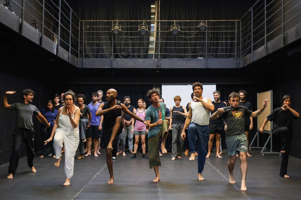 Oficina gratuita de Extensão Cultural de circo “Introdução à Commedia Dell’Arte” com Daniel Granieri, na sede Roosevelt da SP Escola de Teatro. (24/02/2026) | Foto: Clara Silva.