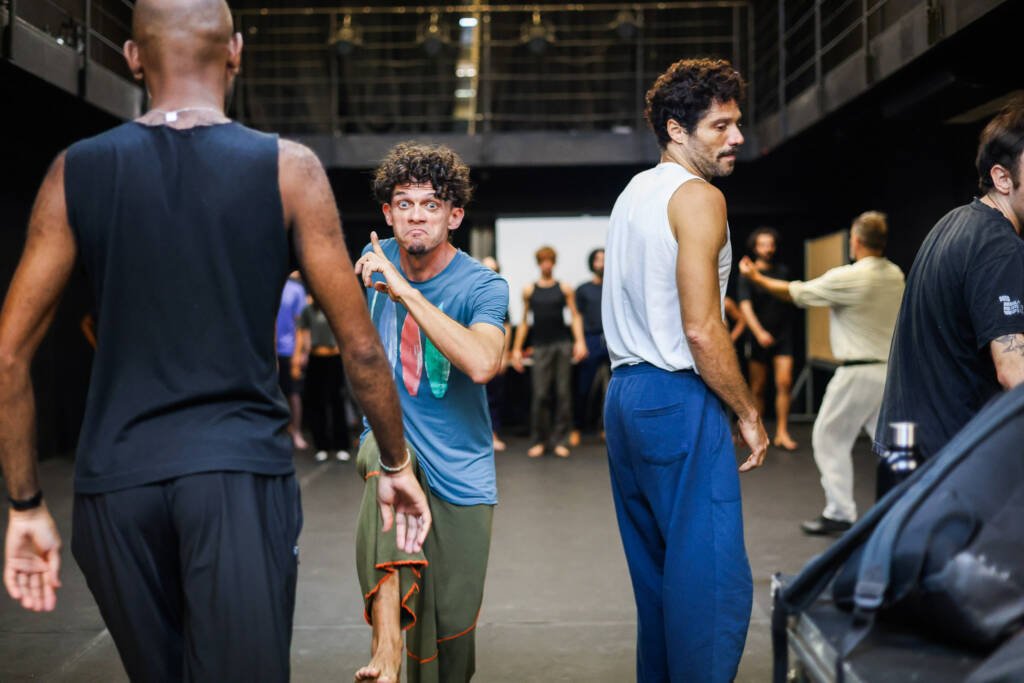 Oficina gratuita de Extensão Cultural de circo “Introdução à Commedia Dell’Arte” com Daniel Granieri, na sede Roosevelt da SP Escola de Teatro. (24/02/2026) | Foto: Clara Silva.