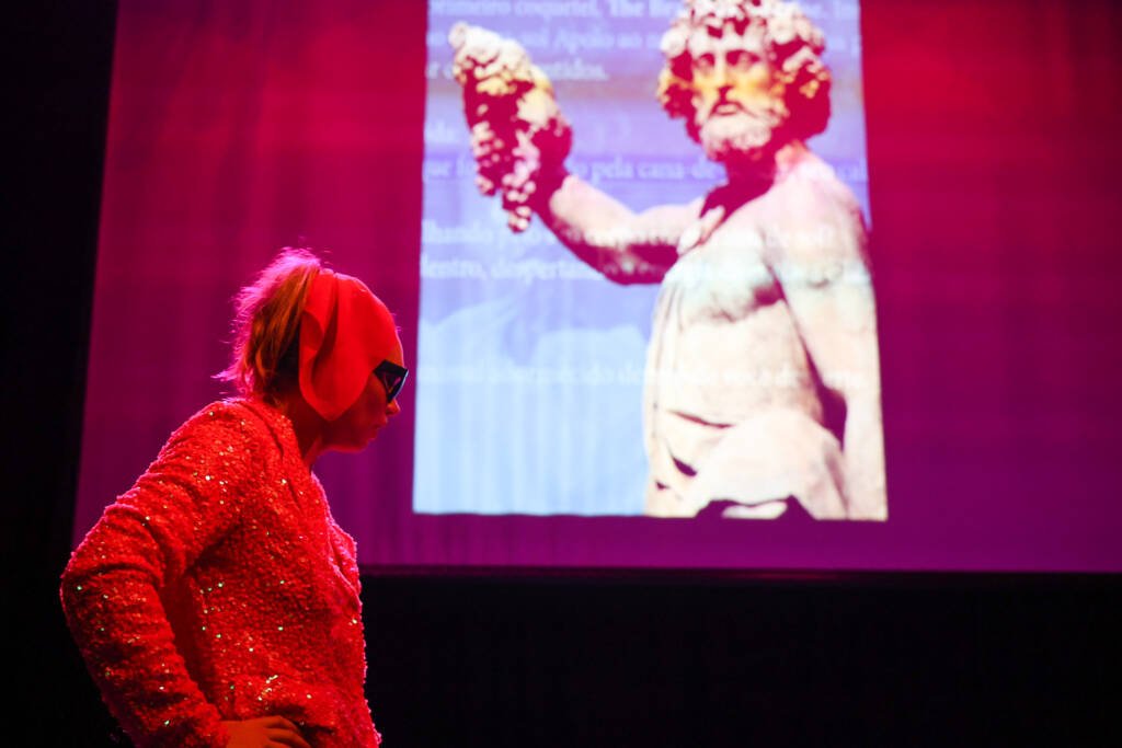 Performance internacional “Cocktail” de Carima Neusser. (20/02/2026) | Foto: Clara Silva.