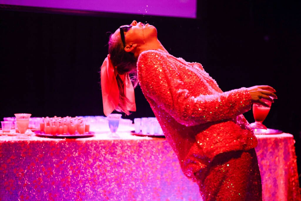 Performance internacional “Cocktail” de Carima Neusser. (20/02/2026) | Foto: Clara Silva.