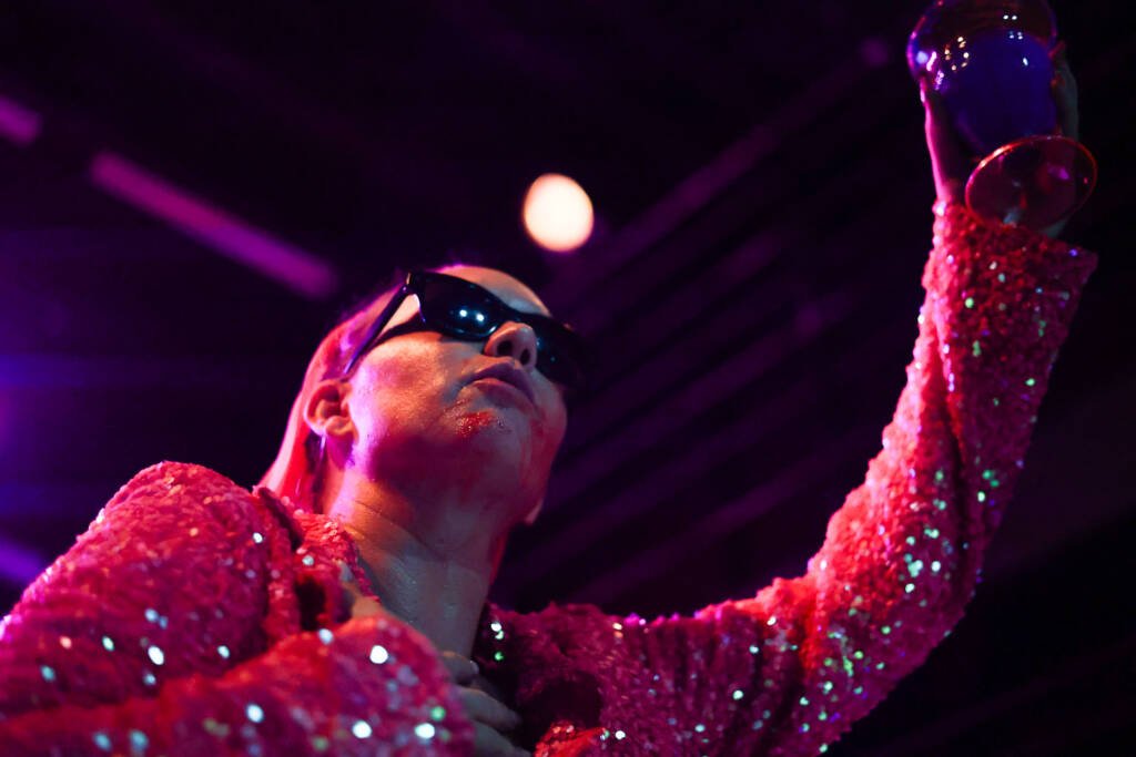 Performance internacional “Cocktail” de Carima Neusser. (20/02/2026) | Foto: Clara Silva.