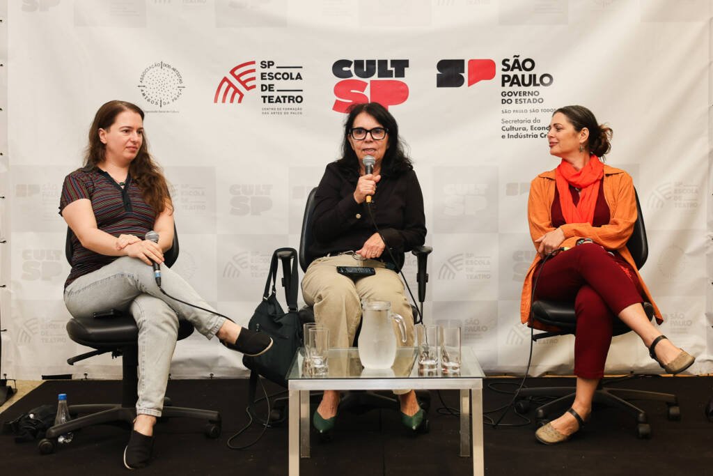 Palestra Infância Trans e direitos: os impactos das novas resoluções no cuidado e na cidadania com Rachel Rocha, Giselle Tigre e Ana Amorim no SP Transvisão 2026. (30/01/2026). | Foto: Clara Silva.