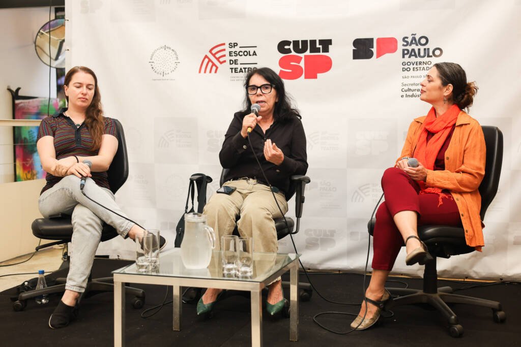 Palestra Infância Trans e direitos: os impactos das novas resoluções no cuidado e na cidadania com Rachel Rocha, Giselle Tigre e Ana Amorim no SP Transvisão 2026. (30/01/2026). | Foto: Clara Silva.