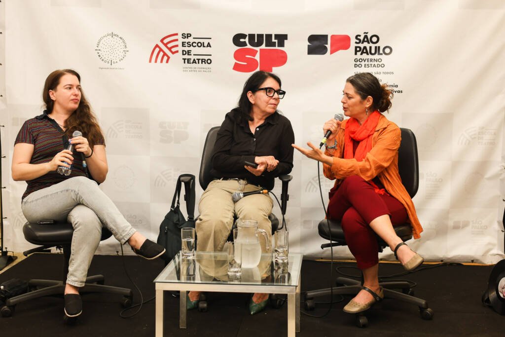 Palestra Infância Trans e direitos: os impactos das novas resoluções no cuidado e na cidadania com Rachel Rocha, Giselle Tigre e Ana Amorim no SP Transvisão 2026. (30/01/2026). | Foto: Clara Silva.