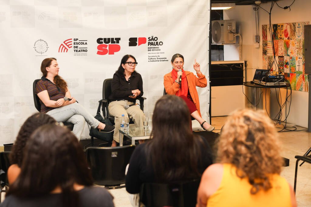 Palestra Infância Trans e direitos: os impactos das novas resoluções no cuidado e na cidadania com Rachel Rocha, Giselle Tigre e Ana Amorim no SP Transvisão 2026. (30/01/2026). | Foto: Clara Silva.