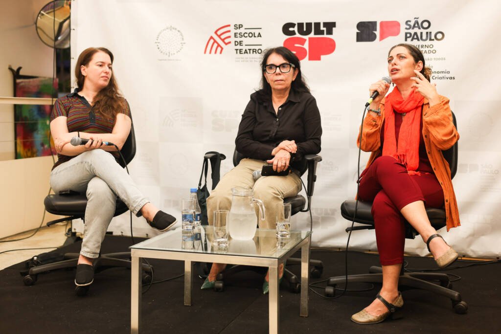 Palestra Infância Trans e direitos: os impactos das novas resoluções no cuidado e na cidadania com Rachel Rocha, Giselle Tigre e Ana Amorim no SP Transvisão 2026. (30/01/2026). | Foto: Clara Silva.