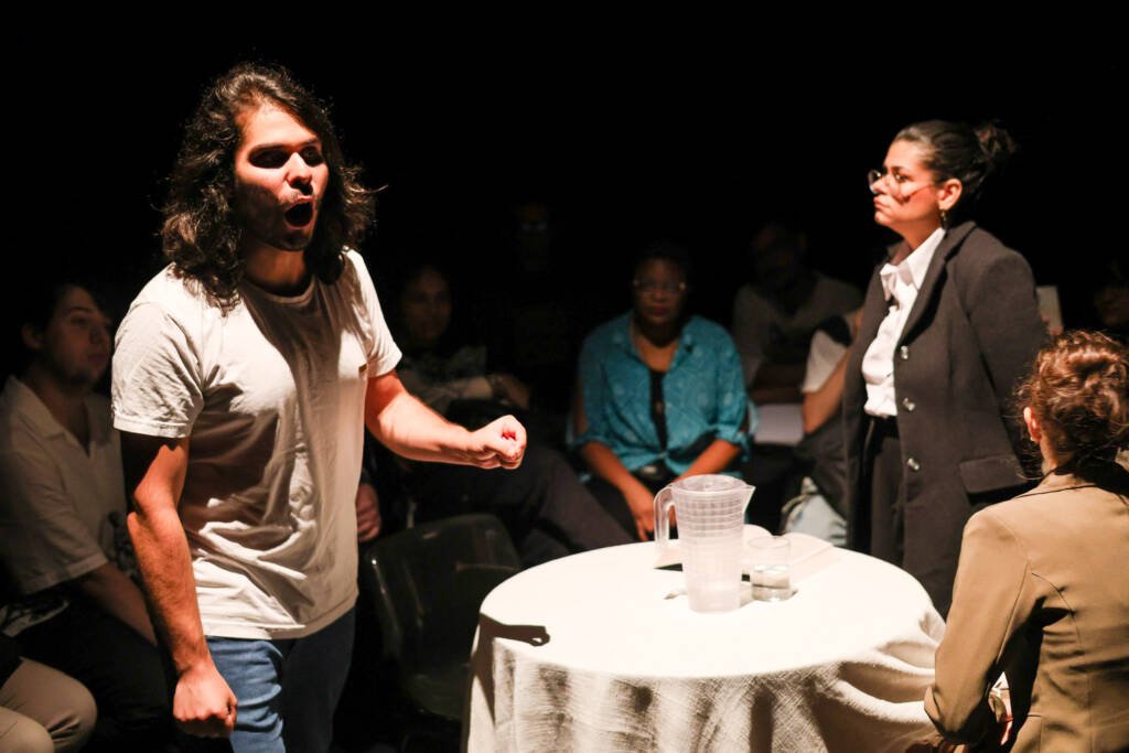 Primeiro dia das Microcenas do primeiro semestre de 2026. "A CONDIÇÃO DE SER UM INIMIGO". | Foto: Clara Silva