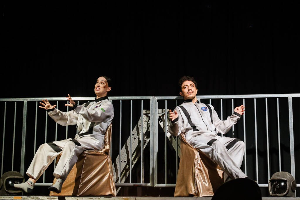 Espetáculo “Avisa quando chegar”, dramaturgia de Beatriz Nóbrega e direção de Camilla Flores, com realização da Soar Produções. (29/03/2026) | Foto: Clara Silva.