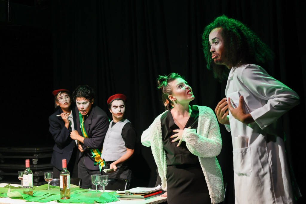 Primeiro dia das Microcenas do primeiro semestre de 2026. "INIMIGOS DO POVO". | Foto: Clara Silva