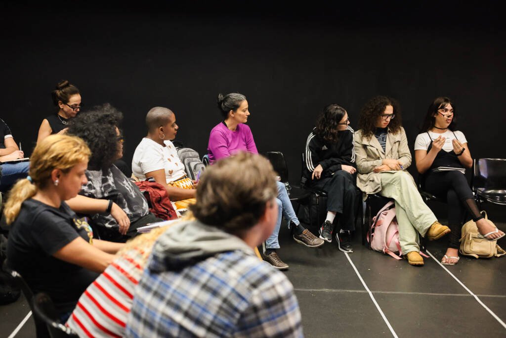 Oficina Formativa de Produção Cultural com Anderson Maurício e Tatiane Lustoza, da Zózima Trupe. (10/03/2026) | Foto: Clara Silva.