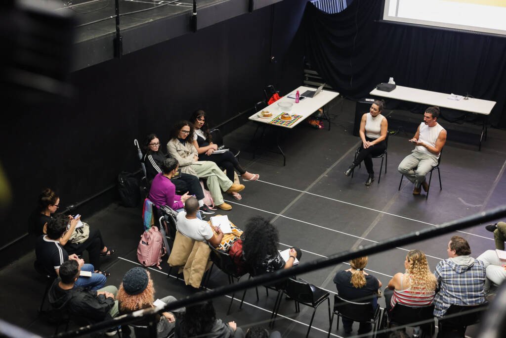 Oficina Formativa de Produção Cultural com Anderson Maurício e Tatiane Lustoza, da Zózima Trupe. (10/03/2026) | Foto: Clara Silva.