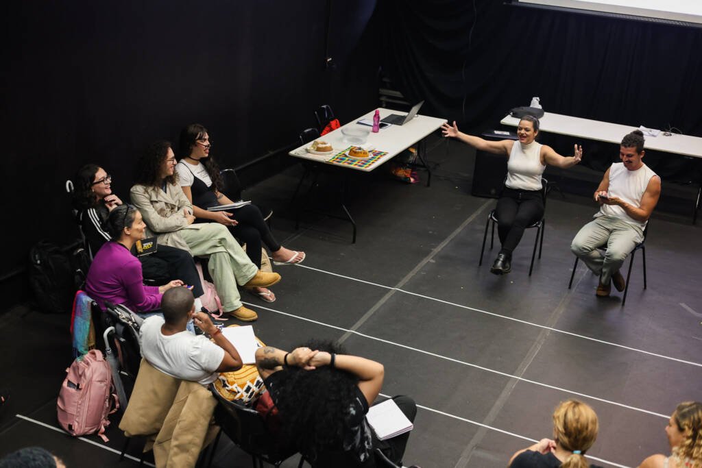 Oficina Formativa de Produção Cultural com Anderson Maurício e Tatiane Lustoza, da Zózima Trupe. (10/03/2026) | Foto: Clara Silva.