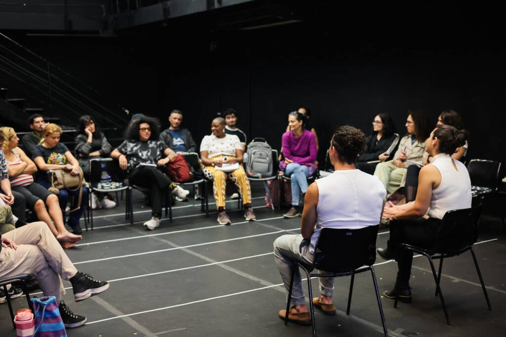 Oficina Formativa de Produção Cultural com Anderson Maurício e Tatiane Lustoza, da Zózima Trupe. (10/03/2026) | Foto: Clara Silva.