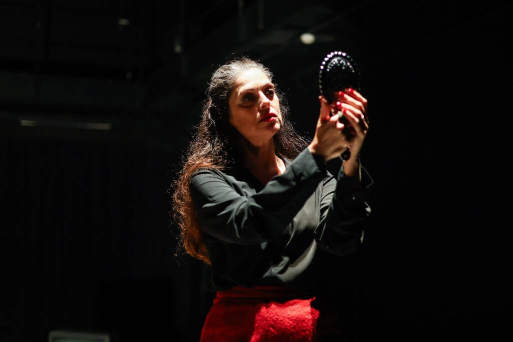 Espetáculo “Pietá, um fractal de memórias” da E!motion Cultural. (14/03/2026) | Foto: Clara Silva.