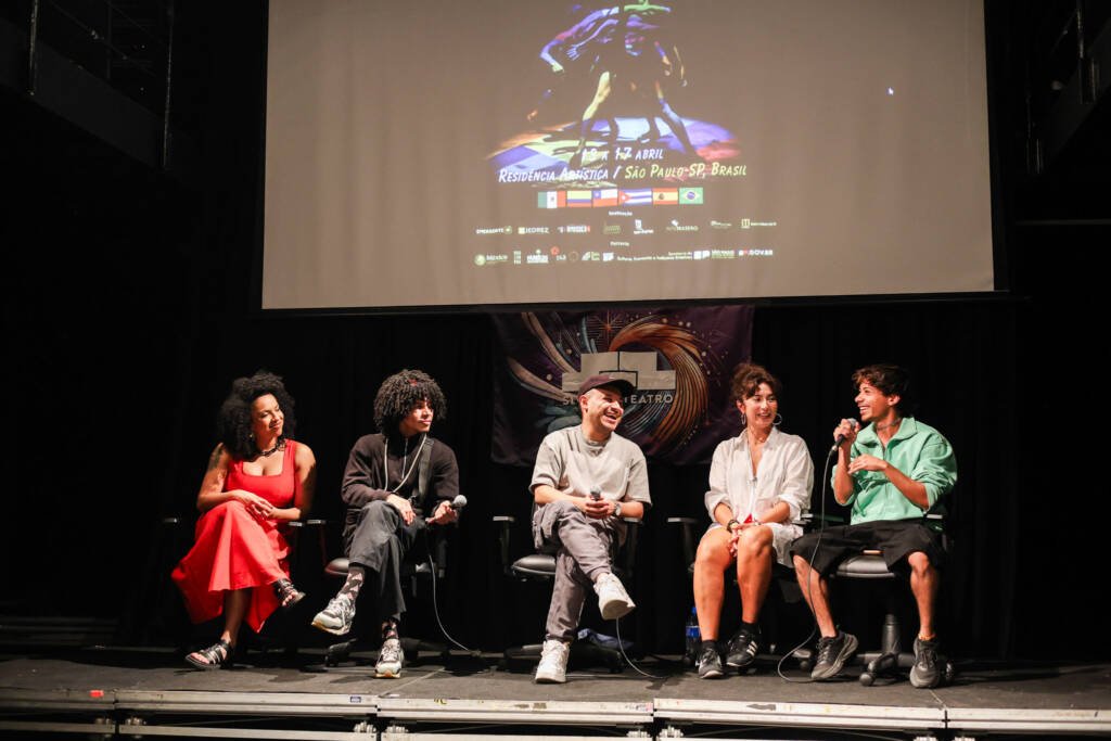 Cerimônia de Abertura do Slam do Teatro 2026. (13/4/2026) | Foto: Clara Silva