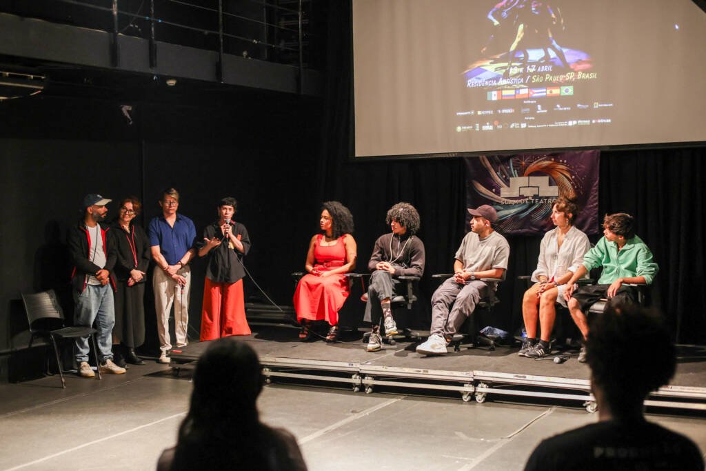 Cerimônia de Abertura do Slam do Teatro 2026. (13/4/2026) | Foto: Clara Silva