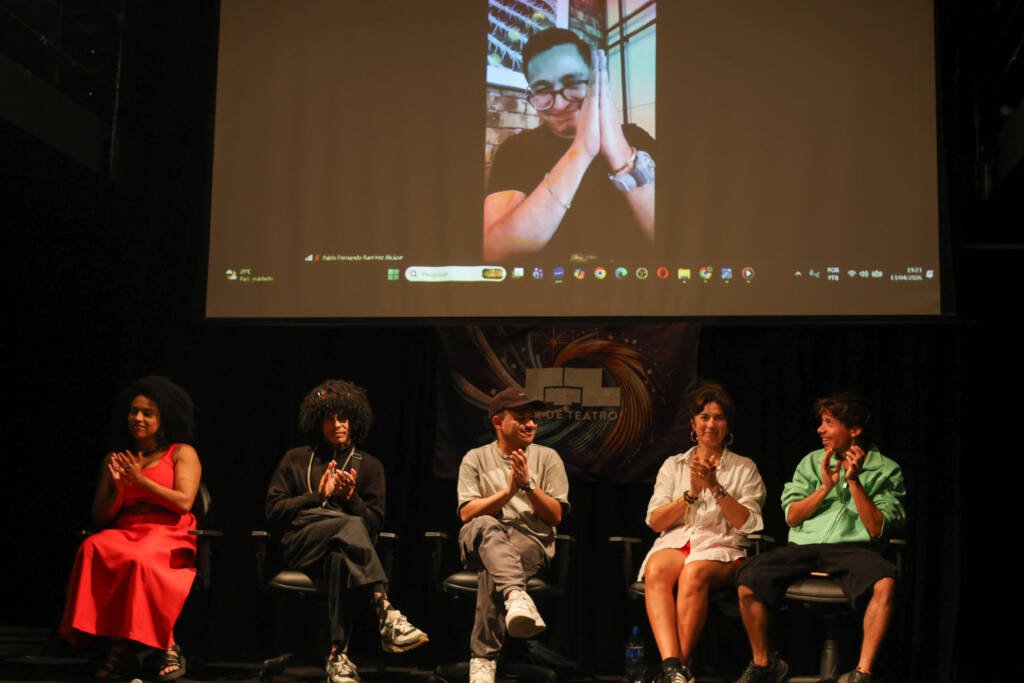 Cerimônia de Abertura do Slam do Teatro 2026. (13/4/2026) | Foto: Clara Silva