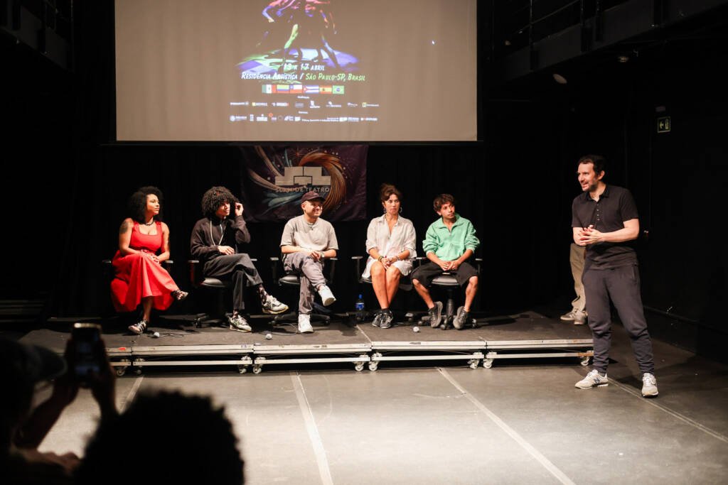 Cerimônia de Abertura do Slam do Teatro 2026. (13/4/2026) | Foto: Clara Silva