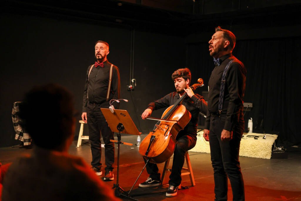 Cia. Ópera do Mendigo Canta do Outro Lado do Espelho na Unidade Roosevelt. | Foto: Clara Silva