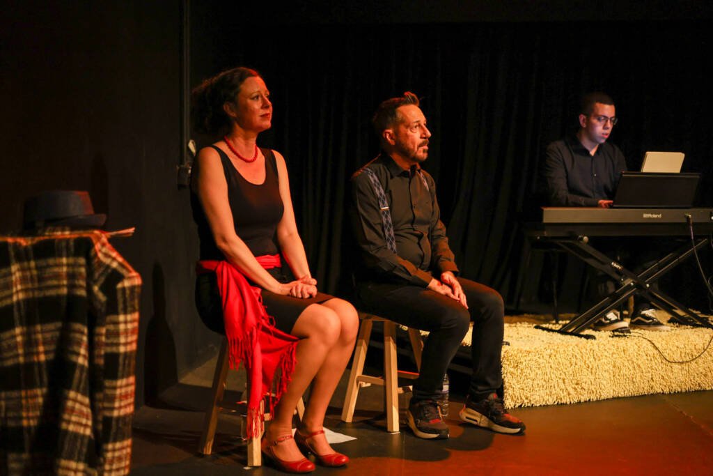 Cia. Ópera do Mendigo Canta do Outro Lado do Espelho na Unidade Roosevelt. | Foto: Clara Silva