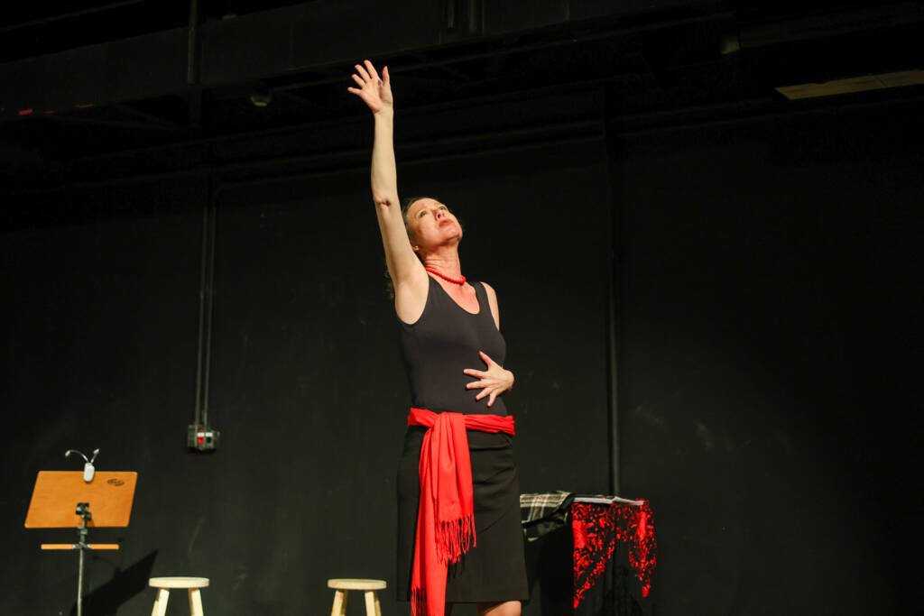 Cia. Ópera do Mendigo Canta do Outro Lado do Espelho na Unidade Roosevelt. | Foto: Clara Silva