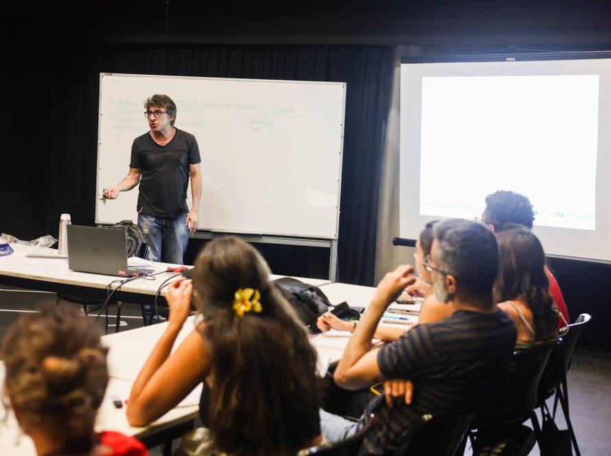 Oficina "Dramaturgias do teatro e do audiovisual" com Evill Rebouças. (8/4/2026) | Foto: Clara Silva