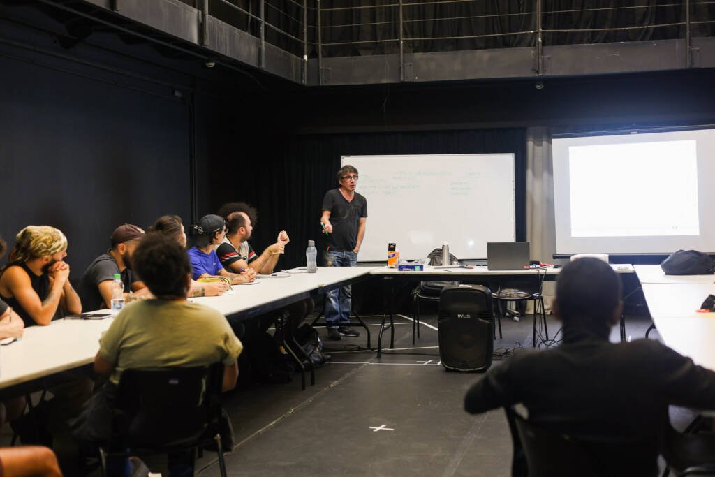 Oficina "Dramaturgias do teatro e do audiovisual" com Evill Rebouças. (8/4/2026) | Foto: Clara Silva