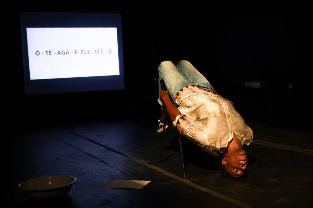 “othello blackface”, de Robinson Rogério na Mostra Dentro/Fora na Unidade Roosevelt. | Foto: Clara Silva