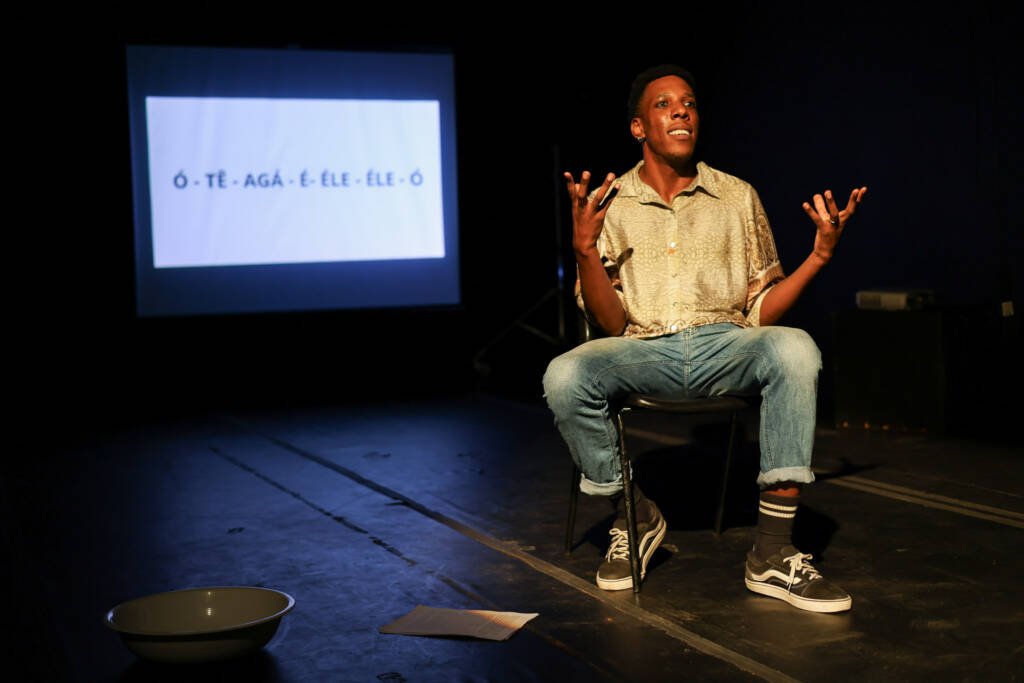 “othello blackface”, de Robinson Rogério na Mostra Dentro/Fora na Unidade Roosevelt. | Foto: Clara Silva