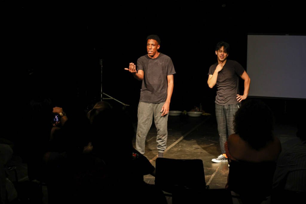 “Limpo”, de Lucas Miyazaki & Robinson Rogério na Mostra Dentro/Fora na Unidade Roosevelt. | Foto: Clara Silva