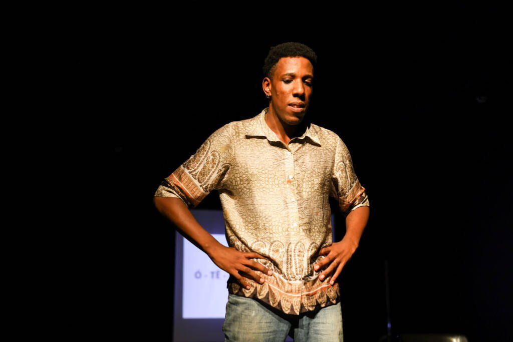 “othello blackface”, de Robinson Rogério na Mostra Dentro/Fora na Unidade Roosevelt. | Foto: Clara Silva