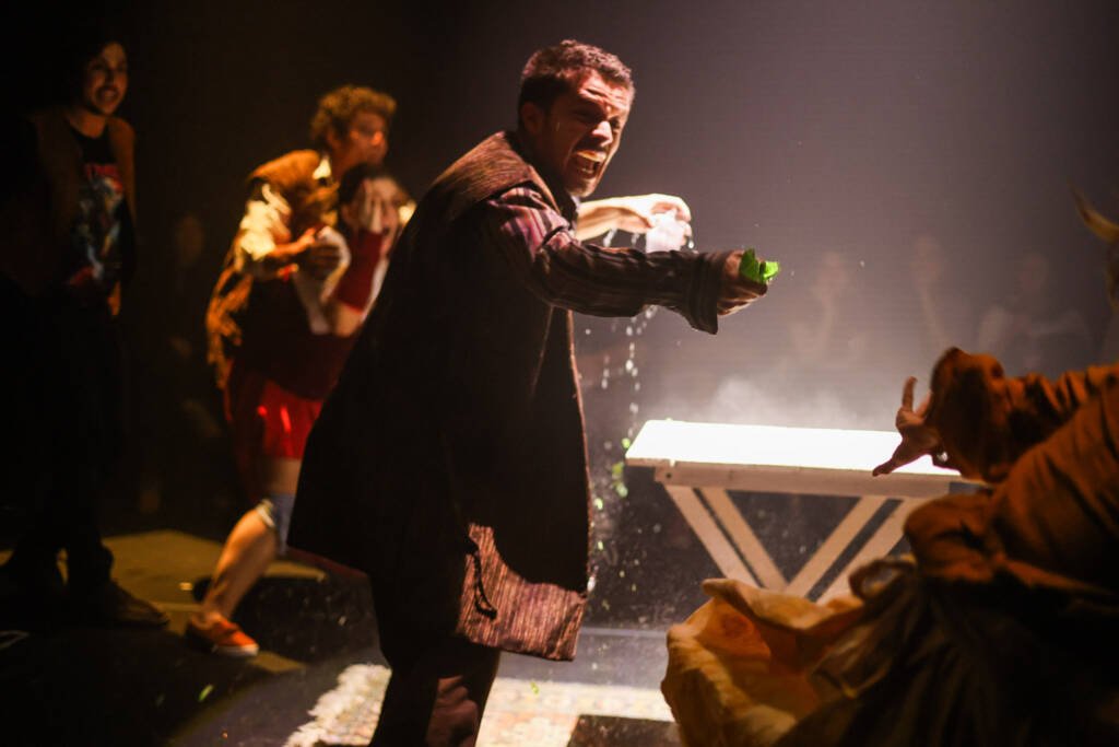 Experimento II do grupo N1 Verde, do primeiro semestre de 2026, na SP Escola de Teatro. | Foto: Clara Silva.