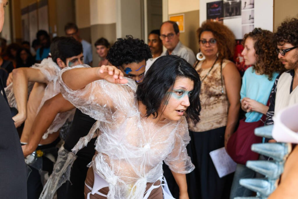 Experimento II do grupo N2 Azul, do primeiro semestre de 2026, na SP Escola de Teatro. | Foto: Clara Silva.